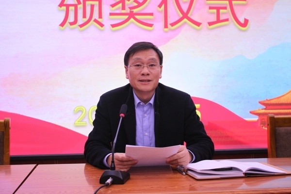 发奖 119.jpg