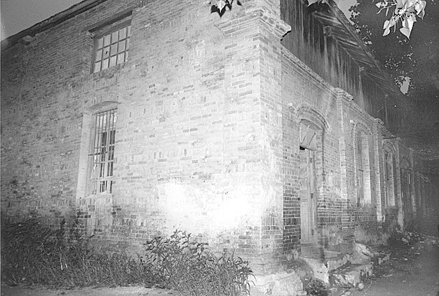 抗战初期省立开高迁到镇平石佛寺时所用礼堂（现扔存，本照摄于2002年8月）.jpg