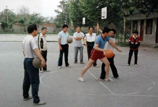 5-2体育教学改革初期，体育教师在进行集体研讨