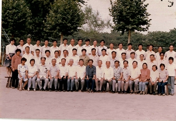 87年7月1日开高党员合影.jpg