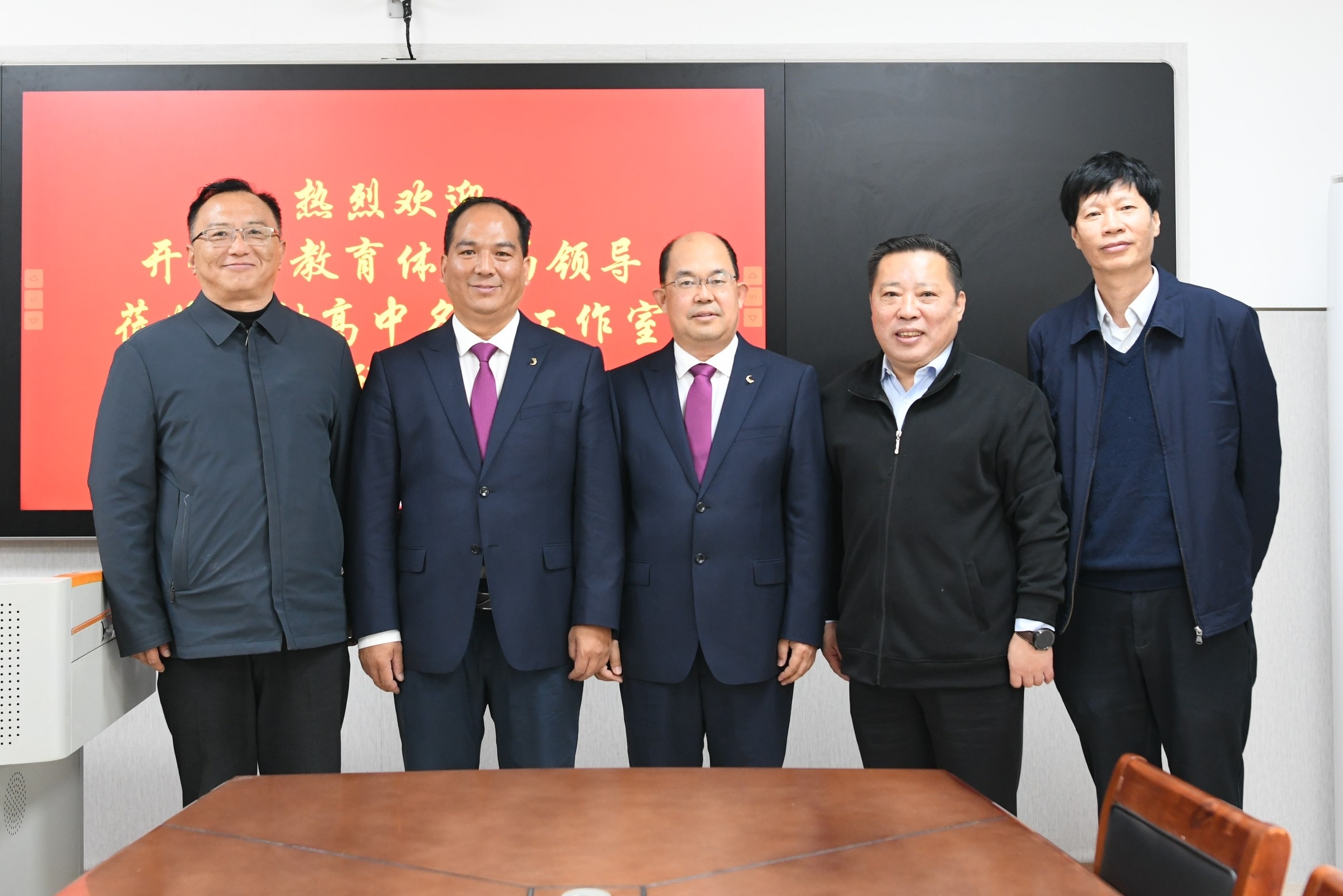 6——封面.jpg 6——封面.jpg