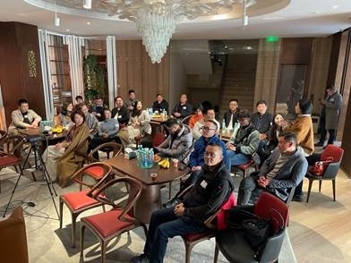 A group of people sitting at tables Description automatically generated with medium confidence