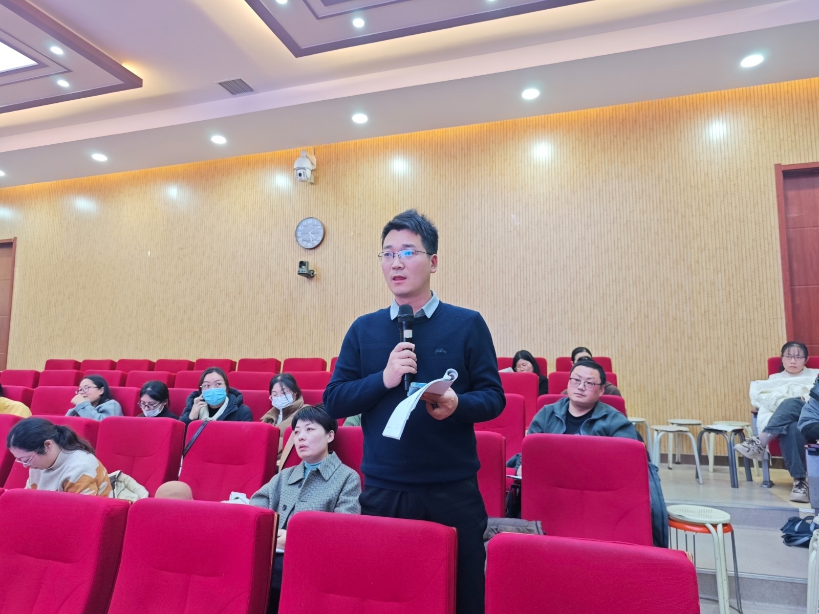 图8 各校教师交流.jpg
