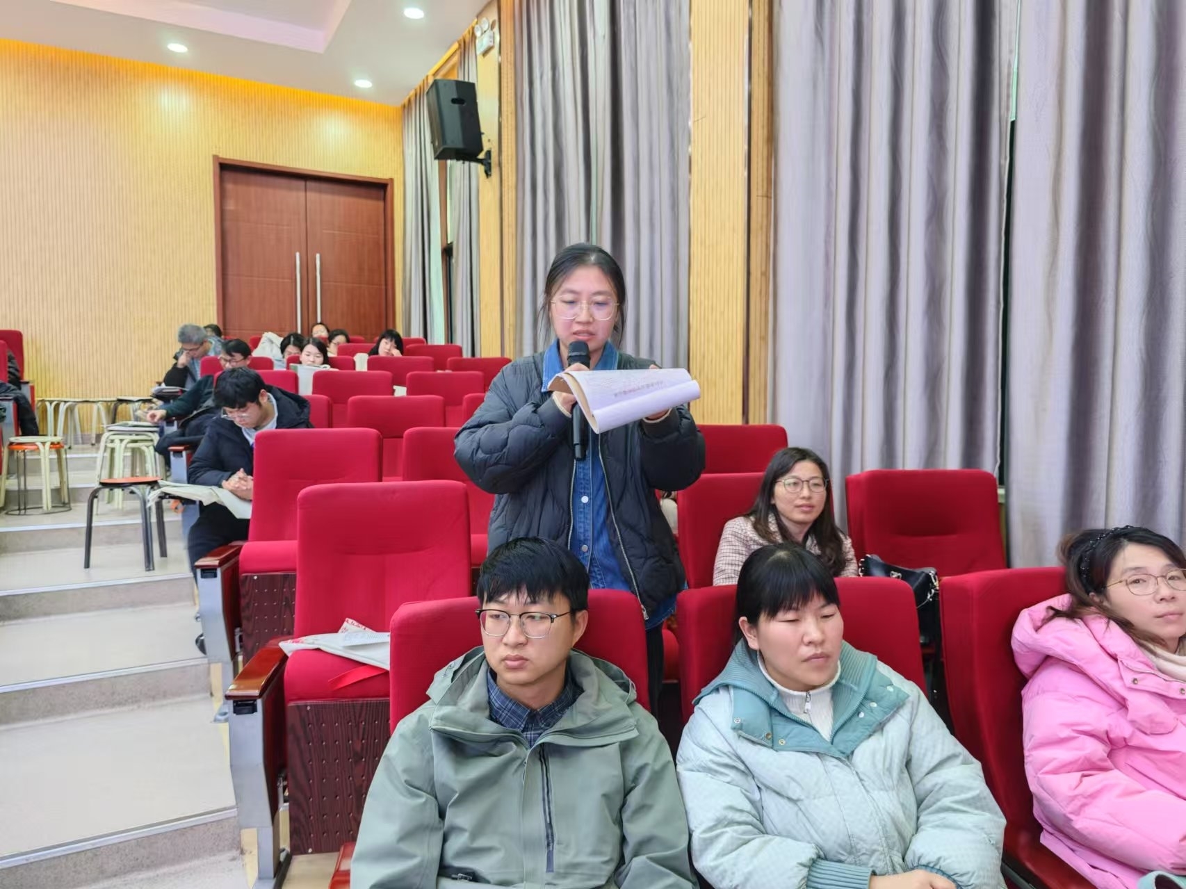 图10 各校教师交流.jpg