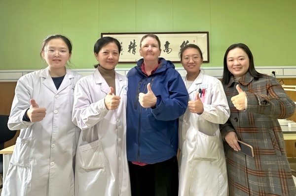 术后第二天雪莉恢复情况良好，为开封市眼病医院点赞.jpg