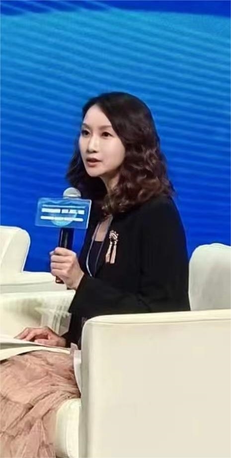 袁泉老师交流发言.jpg