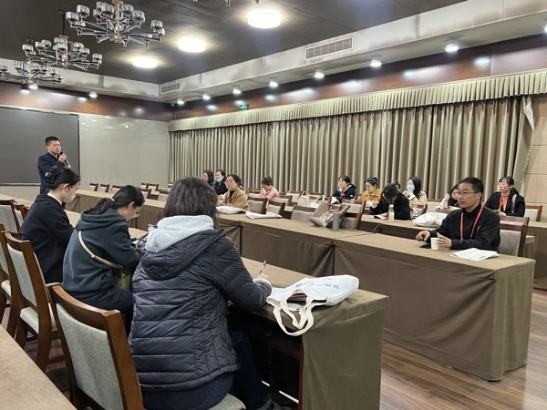 五楼会议室交流.jpg