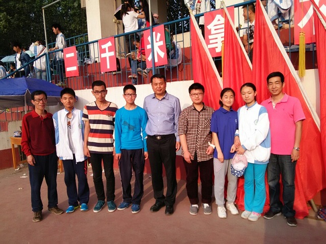 耿校长与选手合影