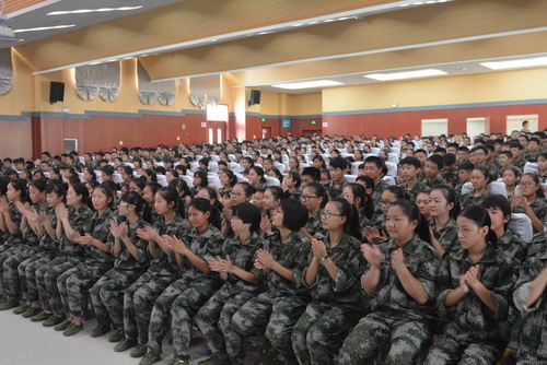 同学们热烈的掌声