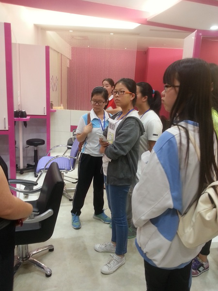 参观育达科技大学美发教室_调整大小.jpg