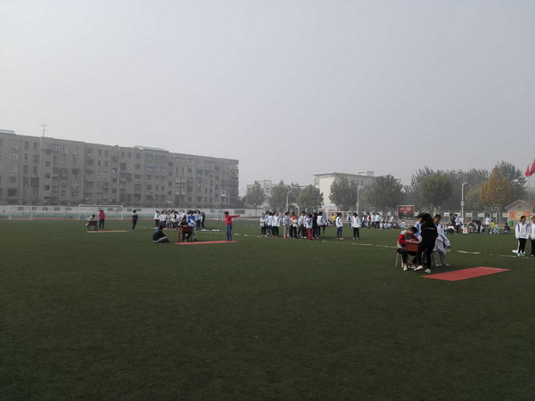 1、体育达标运动会现场_调整大小.jpg
