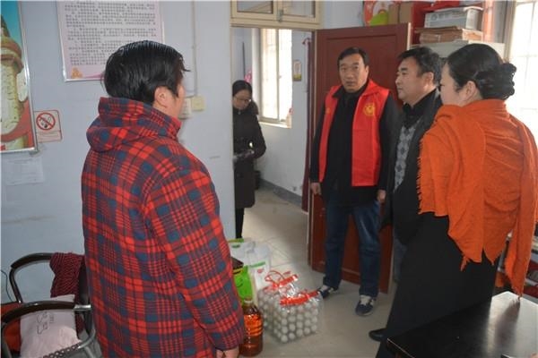 开封高中开展春节社区慰问活动